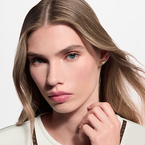 Boucles d'oreilles Essential V Strass PM S00 in Femme's Bijoux Boucles d’oreilles collections by Louis Vuitton (Zoom produit)