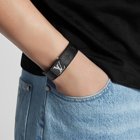Bracelet LV Slim Shadow Monogram Shadow in Homme's Bijoux Bracelets collections by Louis Vuitton (Zoom produit)
