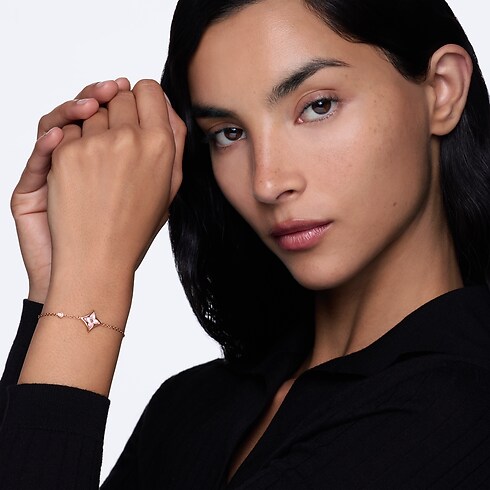 Bracelet Star Color Blossom BB en or rose, nacre rose et diamant in Joaillerie's Catégories Toute la joaillerie collections by Louis Vuitton (Zoom produit)