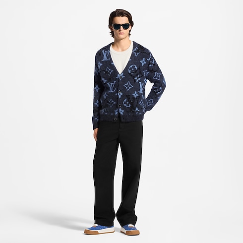 Cardigan mit Cloudy Monogram-Motiv getragene Ansicht