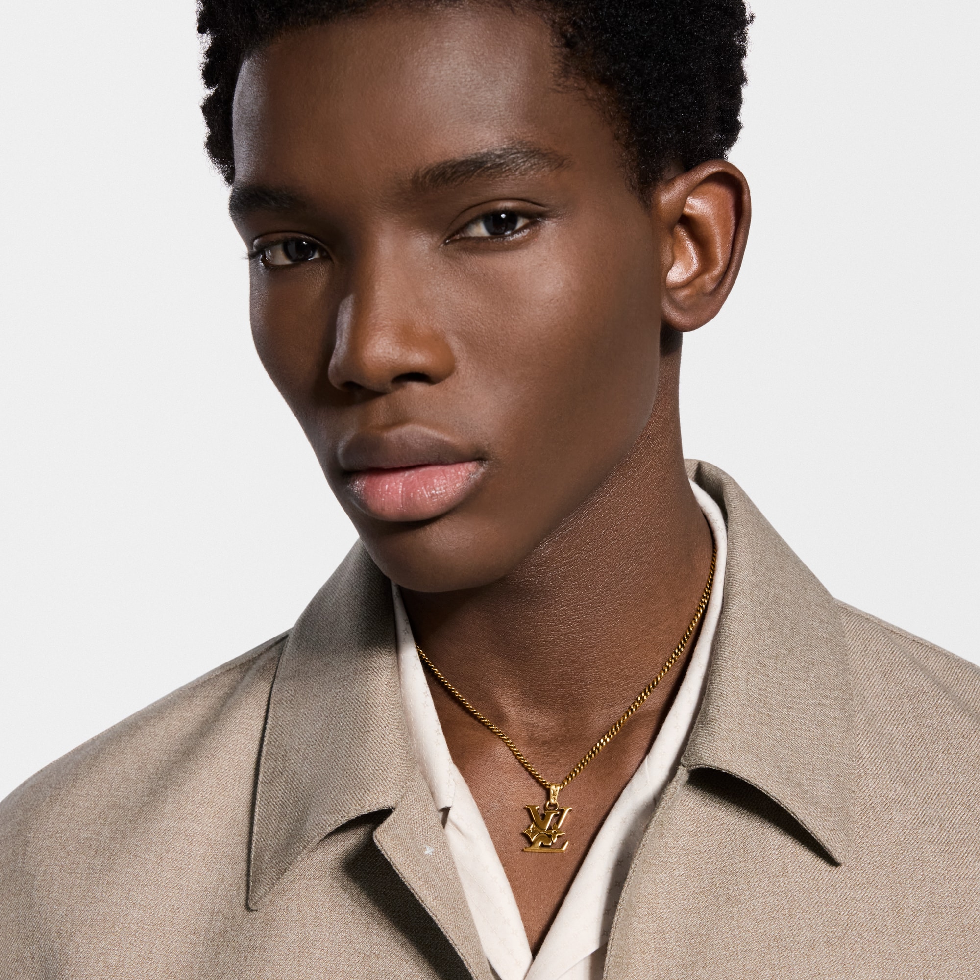 Collier pendentif Monogram Row S00 | LOUIS VUITTON