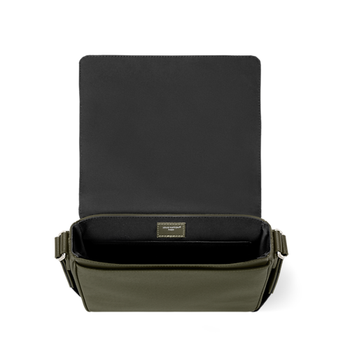 District PM Messenger Tasche Taïga Leder in Herren's Taschen Alle Taschen collections by Louis Vuitton (Zoom)