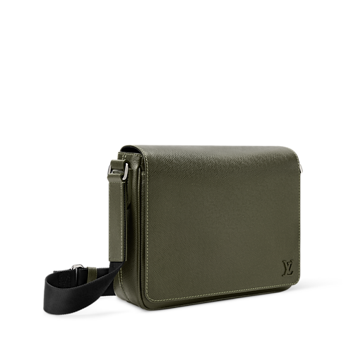District PM Messenger Tasche Taïga Leder in Herren's Taschen Alle Taschen collections by Louis Vuitton (Zoom)