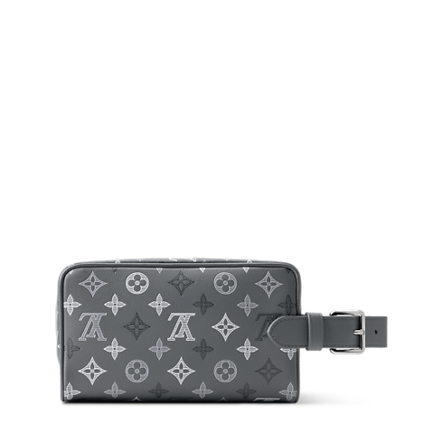 Locker Dopp Kit Monogram Shadow in Herren's Reisegepäck Reiseaccessoires collections by Louis Vuitton (Zoom)
