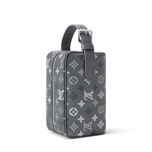 Locker Dopp Kit Monogram Shadow in Herren's Reisegepäck Reiseaccessoires collections by Louis Vuitton (Zoom)