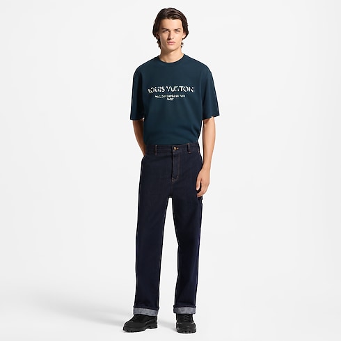 Locker geschnittenes T-Shirt getragene Ansicht