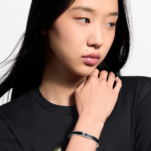 LV Initiales Armband beschnittene, abgenutzte Ansicht