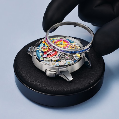 Montre Tambour Arty Automata, Automatique, 42 mm, or blanc in Montres's Toutes les montres } collections by Louis Vuitton