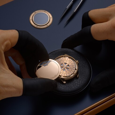 Montre Tambour Convergence, Automatique, 37 mm, or rose in Montres's Toutes les montres } collections by Louis Vuitton