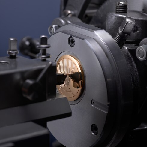 Montre Tambour Convergence, Automatique, 37 mm, or rose in Montres's Toutes les montres } collections by Louis Vuitton