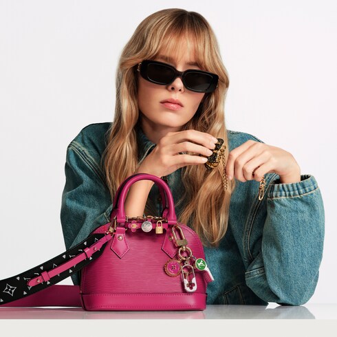 Nano Alma Epi Leder in Damen's Geldbörsen und Kleinlederwaren Tragbare Geldbörsen und Mikro-Taschen collections by Louis Vuitton