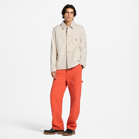 Overshirt aus Baumwoll-Seidengemisch mit LV Signatur getragene Ansicht
