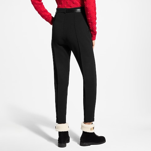 Pantalon à ceinture et détails de coutures vue recadrée et portée