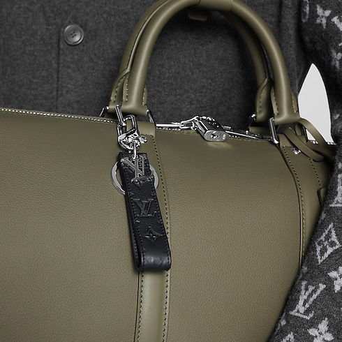 Porte-clés et bijou de sac LV Shadow Dragonne S00 in Homme's Accessoires Porte-clés et bijoux de sacs collections by Louis Vuitton (Zoom produit)