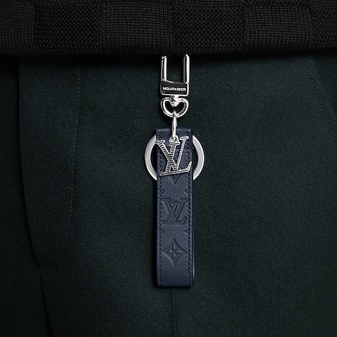 Porte-clés et bijou de sac LV Shadow Dragonne S00 in Homme's Accessoires Porte-clés et bijoux de sacs collections by Louis Vuitton (Zoom produit)