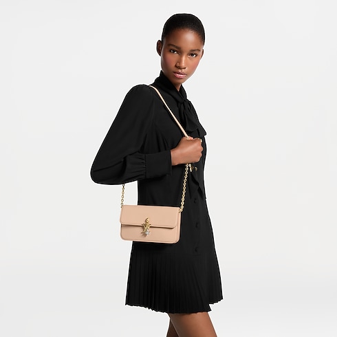 Portefeuille chaîne LV Bloom in Femme's Portefeuilles et petite maroquinerie Nouveautés Petite Maroquinerie collections by Louis Vuitton (Zoom produit)