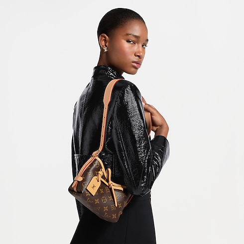 Sac Nano CarryAll Toile Monogram in Femme's Portefeuilles et petite maroquinerie Portefeuille chaîne et micro sacs collections by Louis Vuitton (Zoom produit)