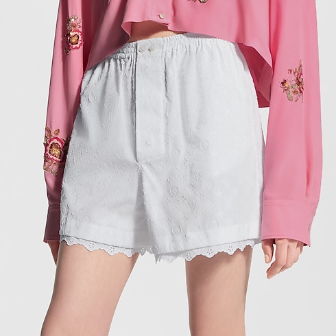 Short à bordures en broderie anglaise in Femme's Prêt-à-porter Jupes et shorts collections by Louis Vuitton (Zoom produit)