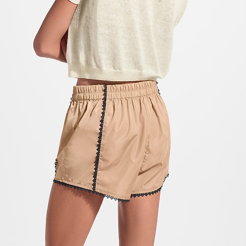 Short de sport à finition en dentelle in Femme's Collection High Summer } collections by Louis Vuitton (Zoom produit)