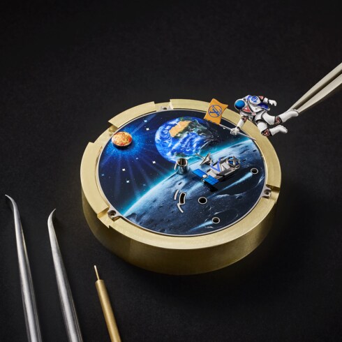 Tambour Galactique, manuel, 46,7 mm, titane et or blanc in Montres's Toutes les montres } collections by Louis Vuitton