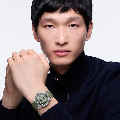 Tambour Spin Time, Automatikuhrwerk, 39,5 mm, Weissgold in Uhren's Alle Uhren } collections by Louis Vuitton (Zoom)