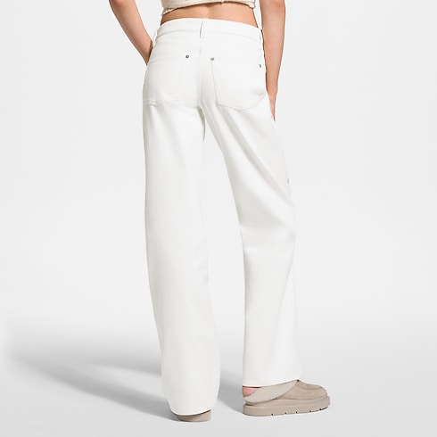 Weit geschnittene Jeans mit Signaturen und Pailletten beschnittene, abgenutzte Ansicht