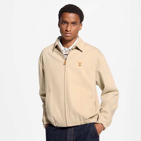 Winterliche Coach-Jacke mit LV Signatur zugeschnittene Ansicht