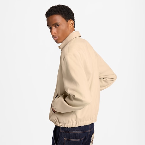 Winterliche Coach-Jacke mit LV Signatur beschnittene, abgenutzte Ansicht